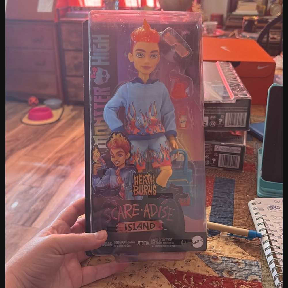 Monster High Heath Burns in Blue and Orange Outfit